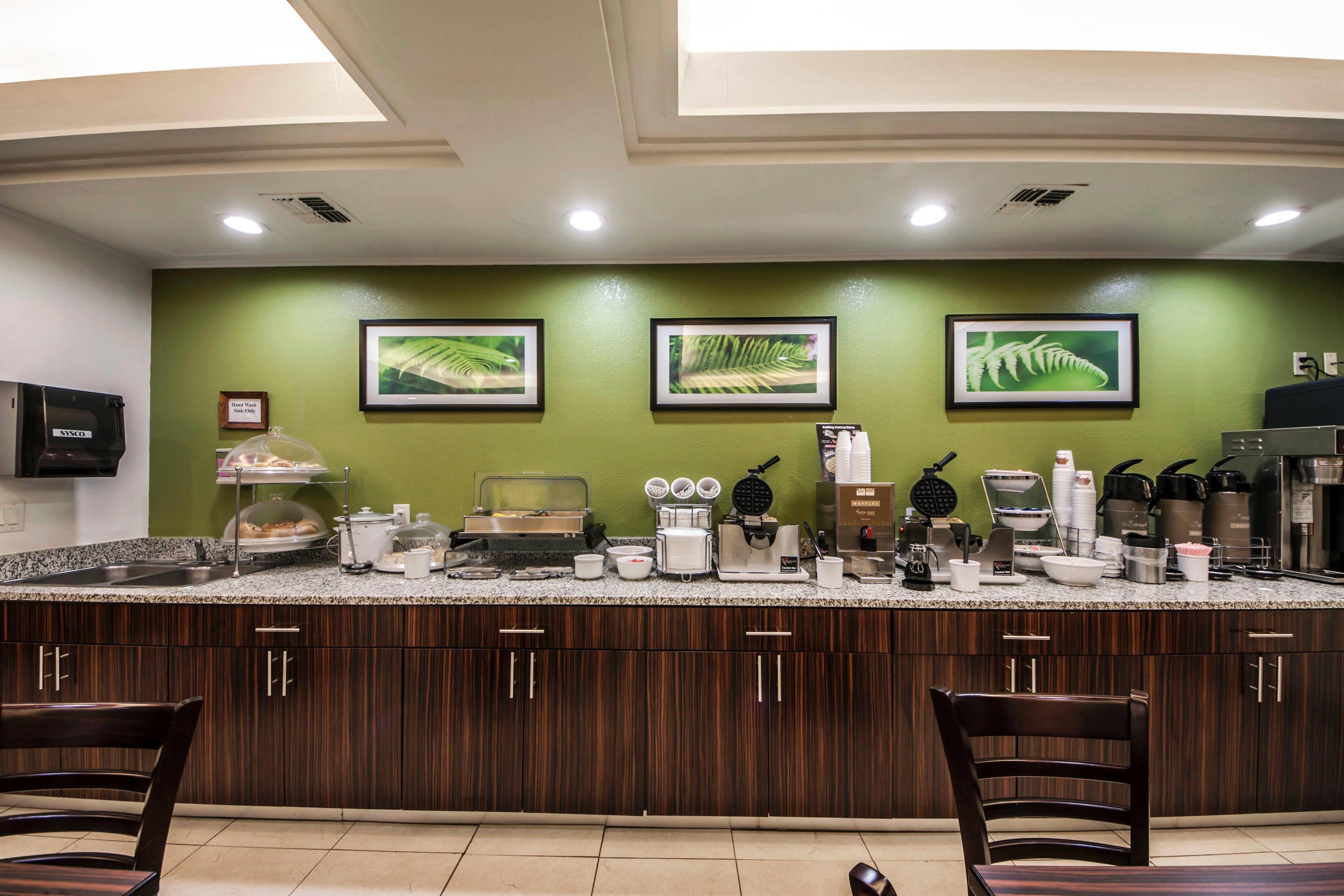 Breakfast area | Sleep Inn & Suites Central/I-44