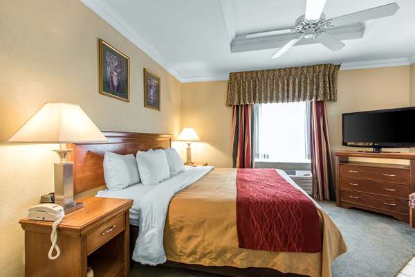 Suite - Comfort Inn at Founders Tower Oklahoma City