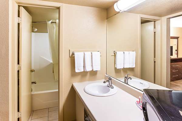  - Econo Lodge McAlester