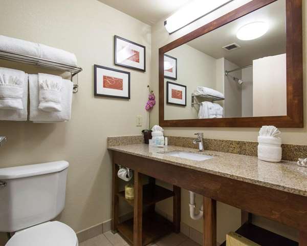  - Comfort Suites Central Tulsa - I-44, Exit 231
