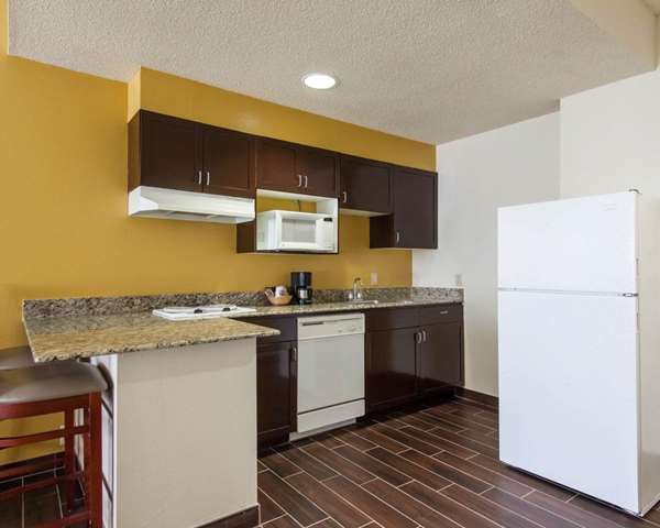 Suite - Comfort Suites Central Tulsa - I-44, Exit 231
