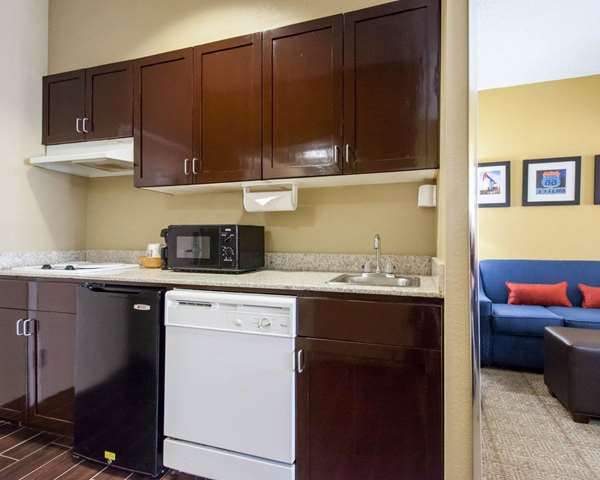 Suite - Comfort Suites Central Tulsa - I-44, Exit 231