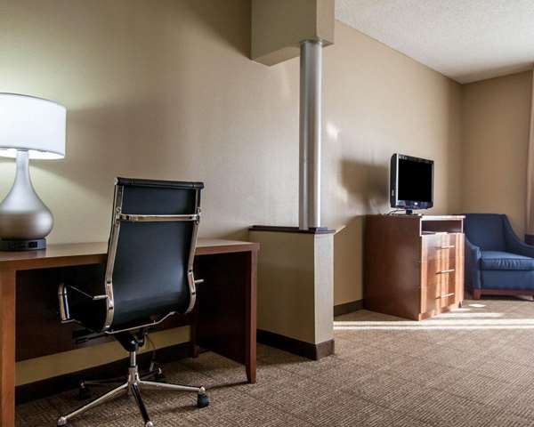Suite - Comfort Suites Central Tulsa - I-44, Exit 231