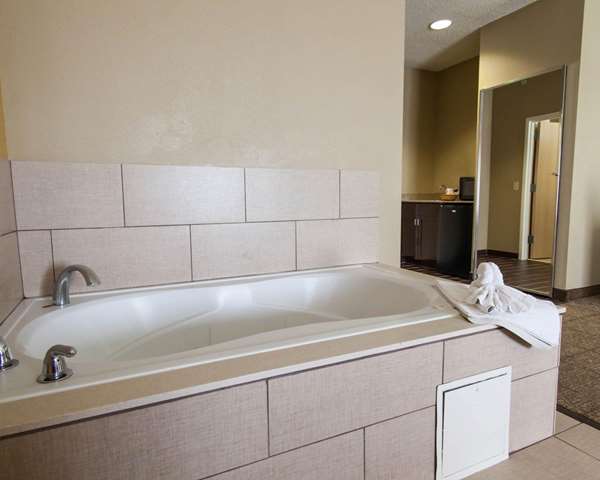Suite - Comfort Suites Central Tulsa - I-44, Exit 231