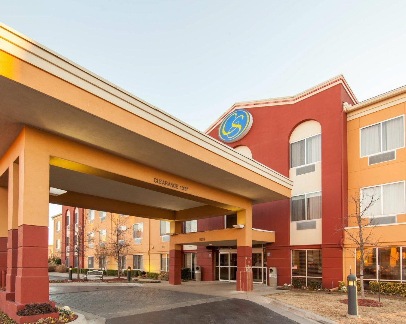 Hotel near airport | Comfort Suites Central/I-44