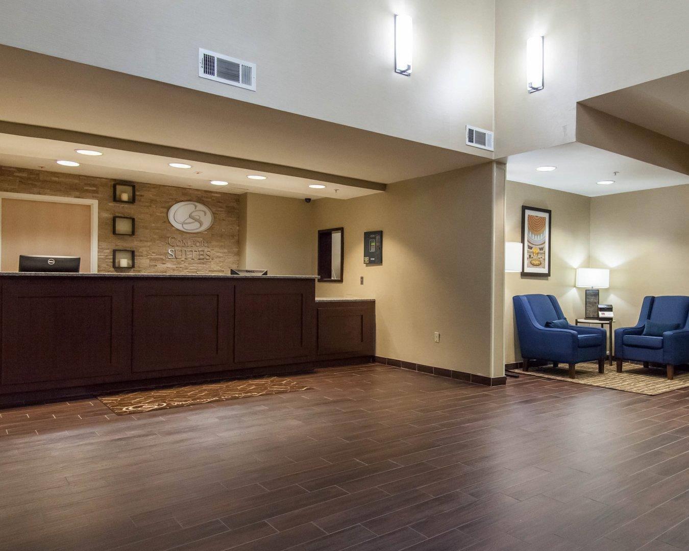 Hotel lobby | Comfort Suites Central/I-44