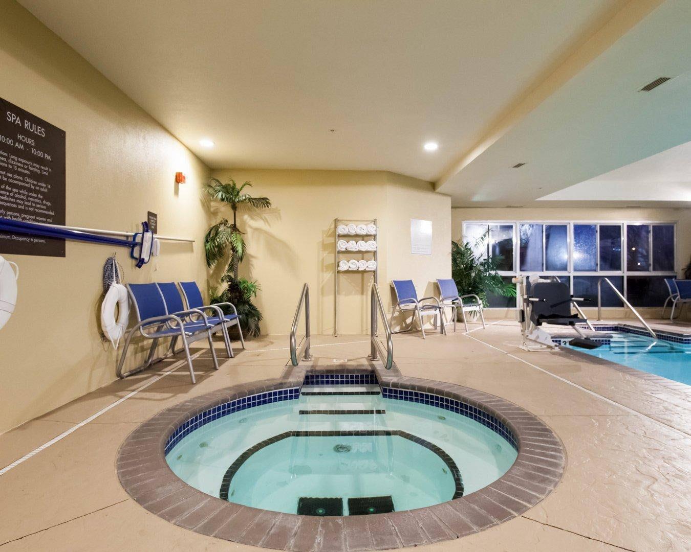Indoor hot tub | Comfort Suites Central/I-44