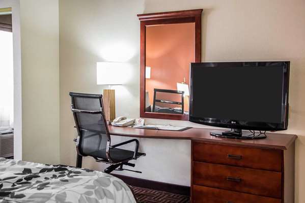  - Sleep Inn & Suites Oklahoma City - I-35 & I-44, Exit 137