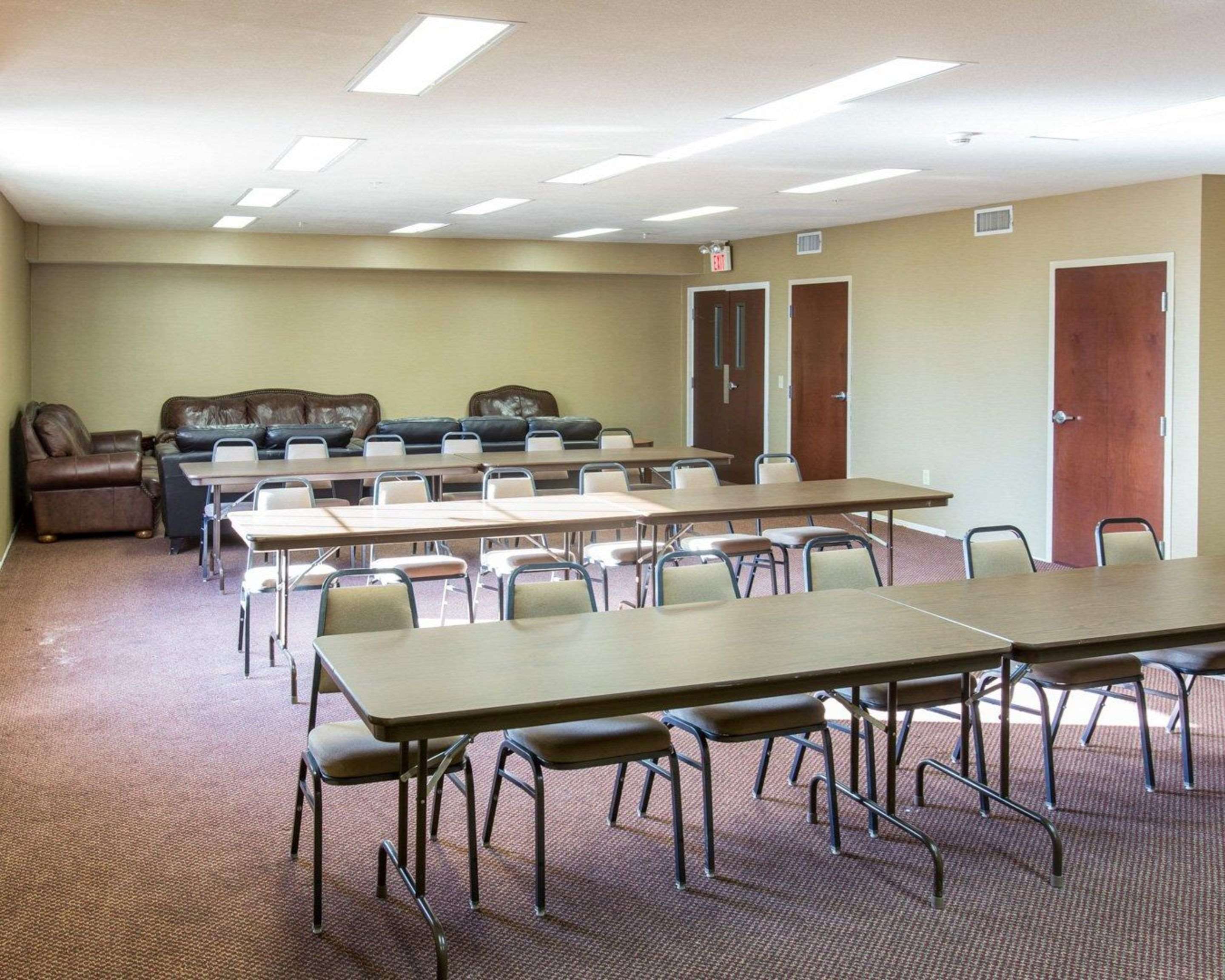 Meeting room with classroom-style setup | Comfort Suites Idabel