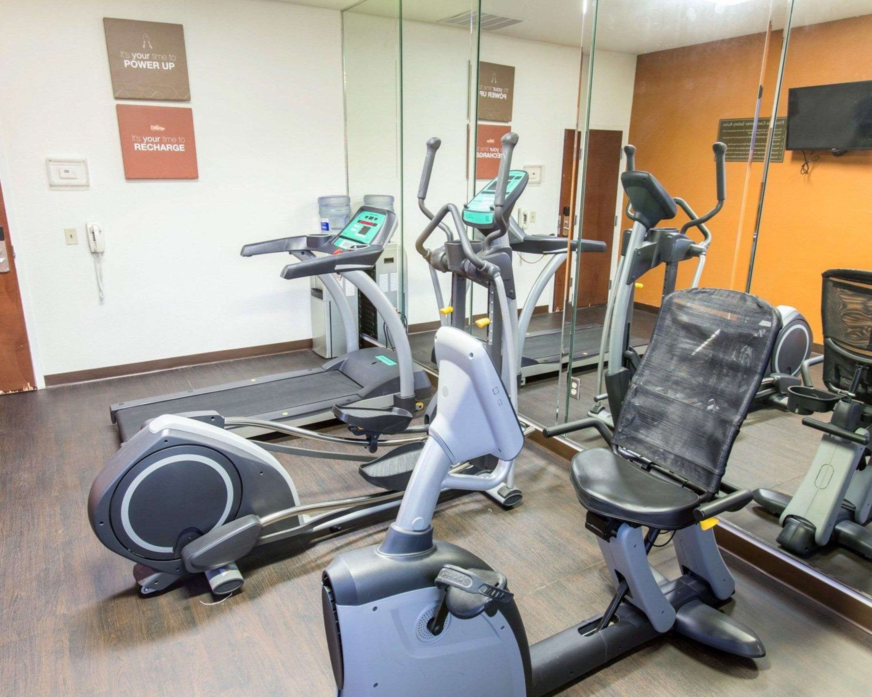 Fitness center with television | Comfort Suites Idabel
