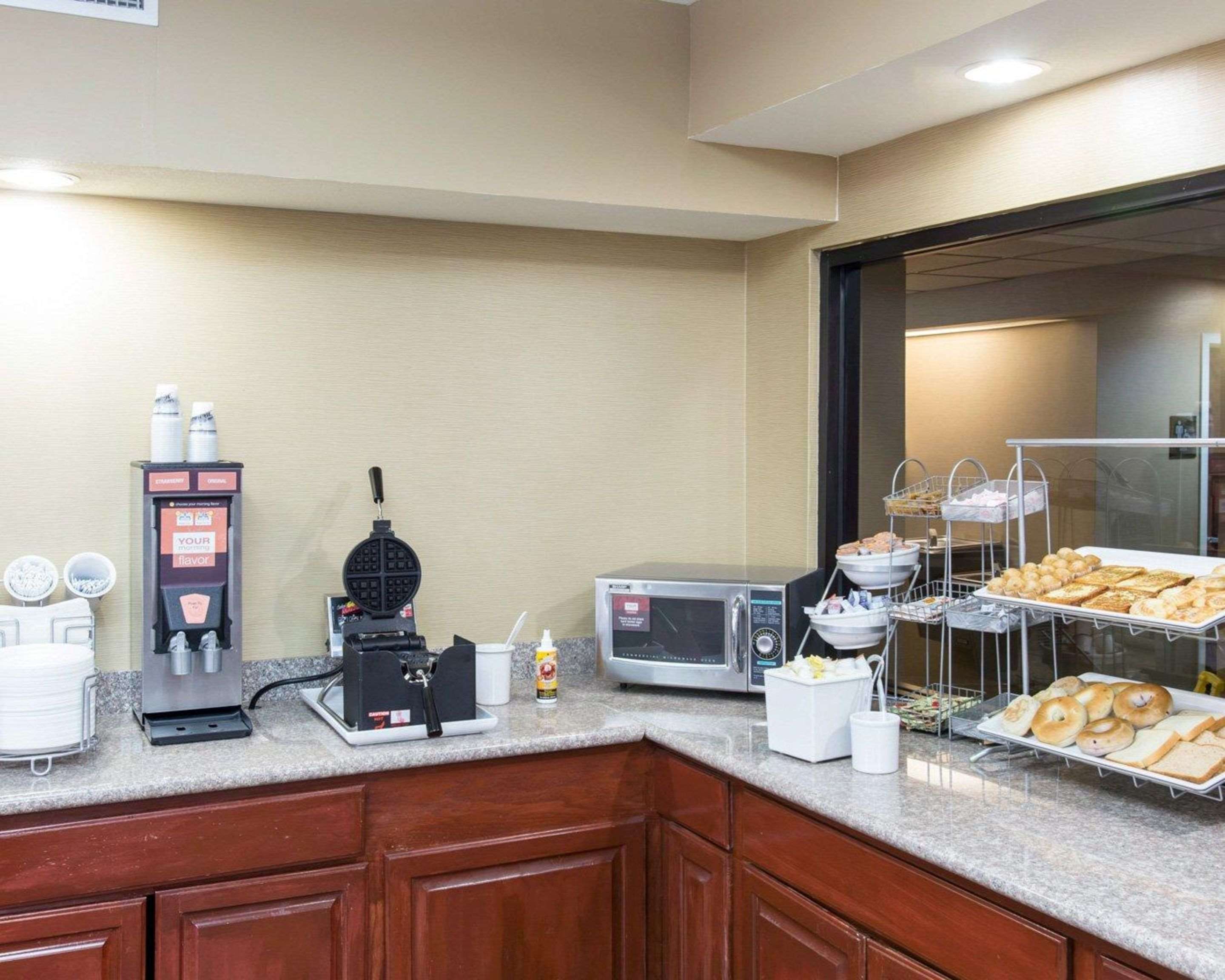 Free breakfast with waffles | Comfort Suites Idabel