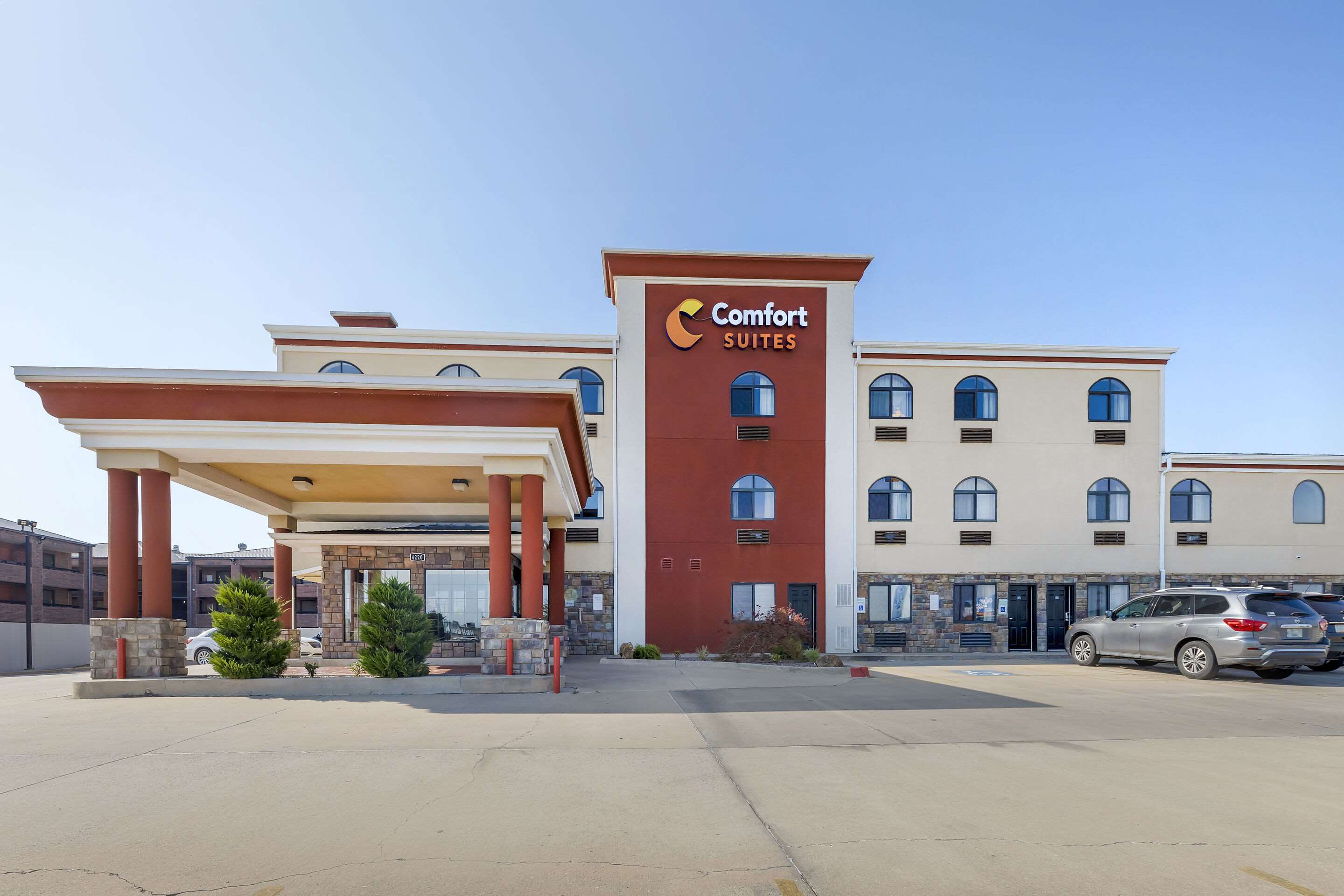 Hotel entrance | Comfort Suites Fairgrounds West