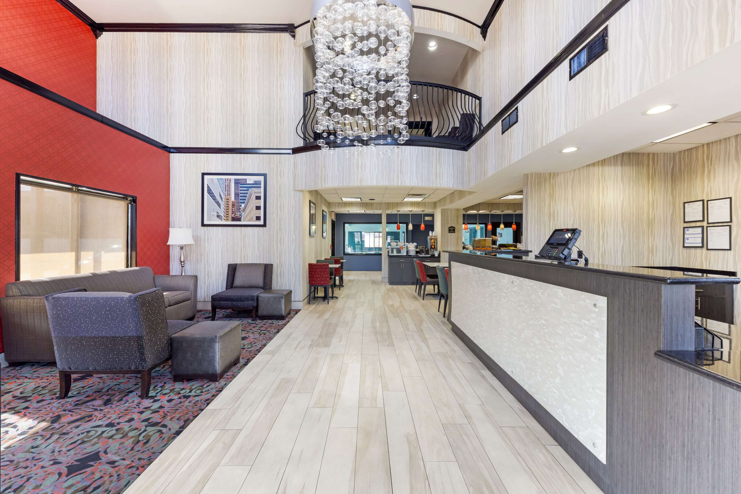 Lobby with sitting area | Comfort Suites Fairgrounds West