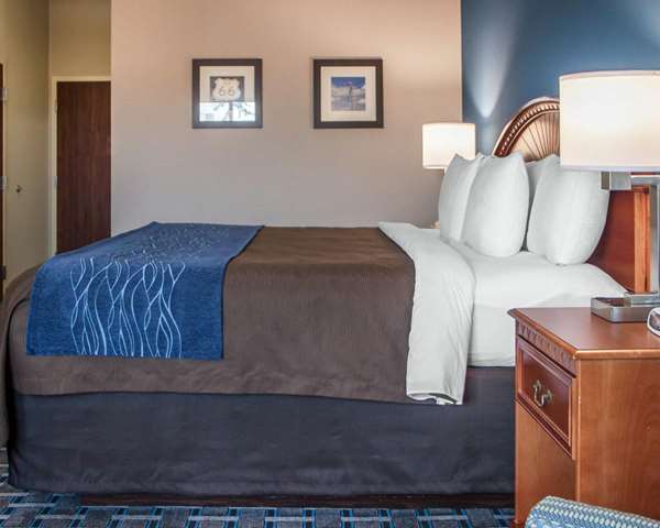  - Comfort Inn & Suites Weatherford - I-40, Exit 81 & 82