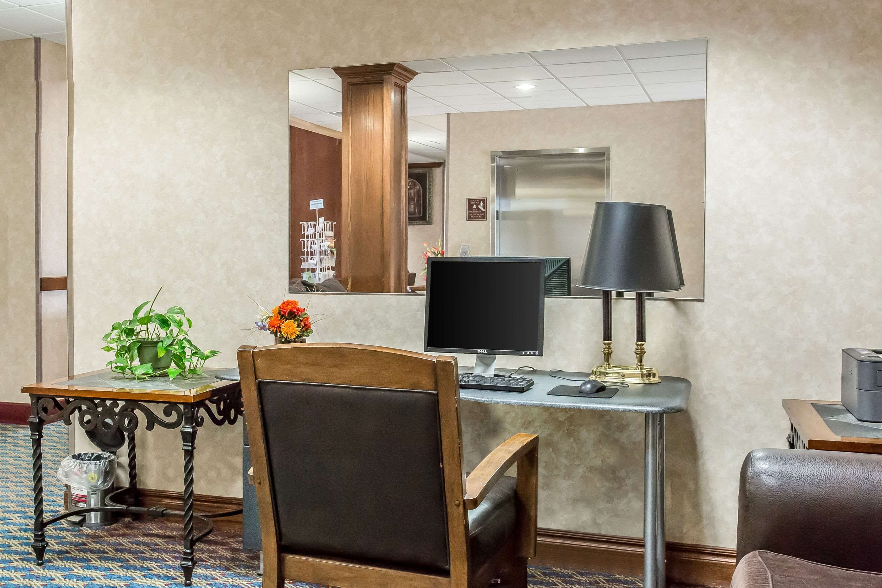 Hotel business center
