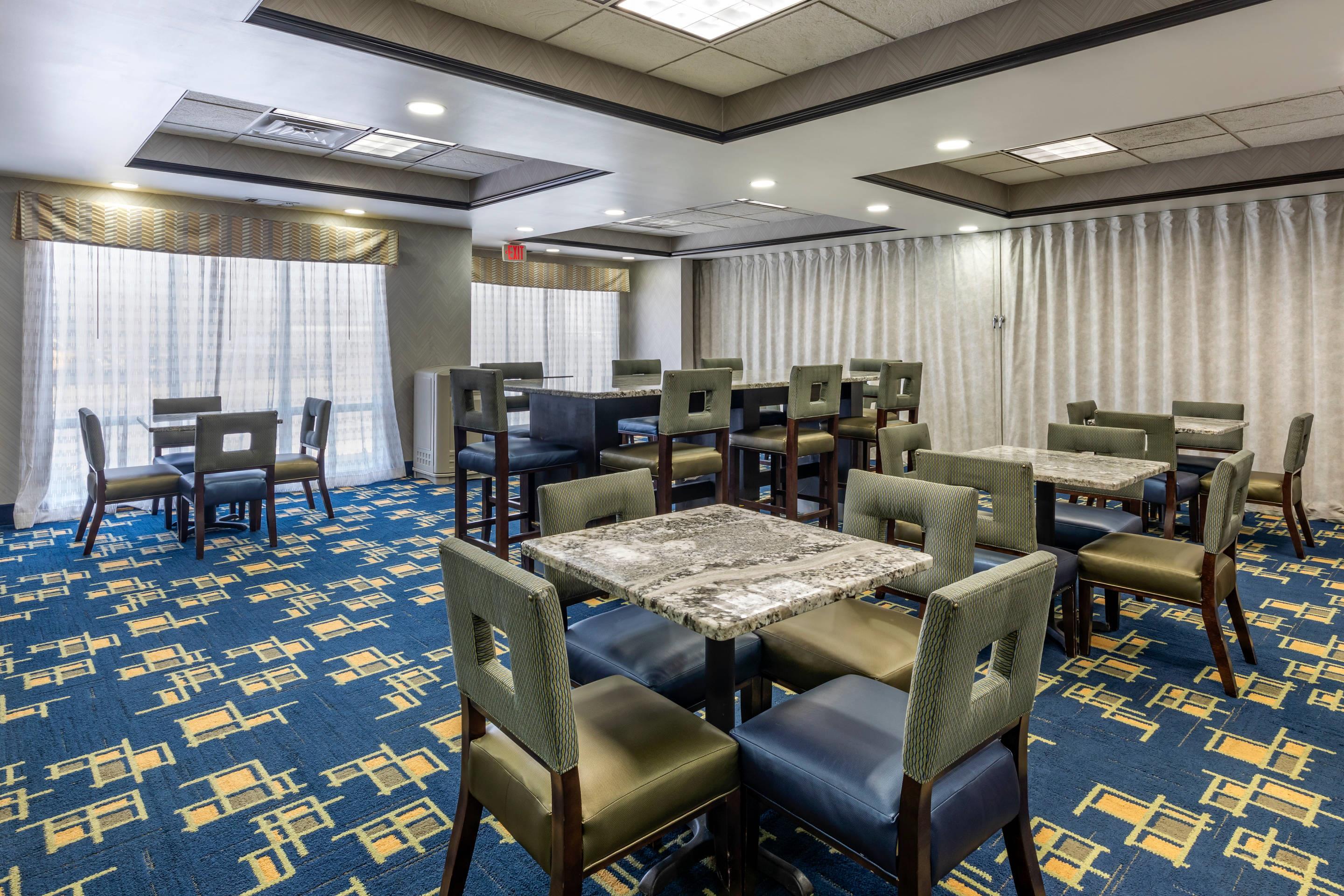Enjoy breakfast in this seating area | Comfort Inn & Suites Pauls Valley - City Lake