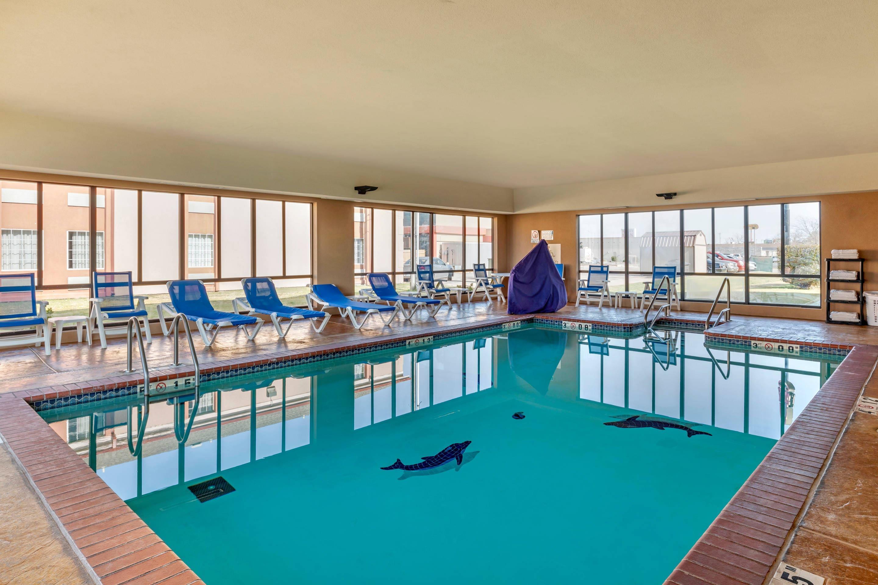 Indoor pool | Comfort Inn & Suites Pauls Valley - City Lake
