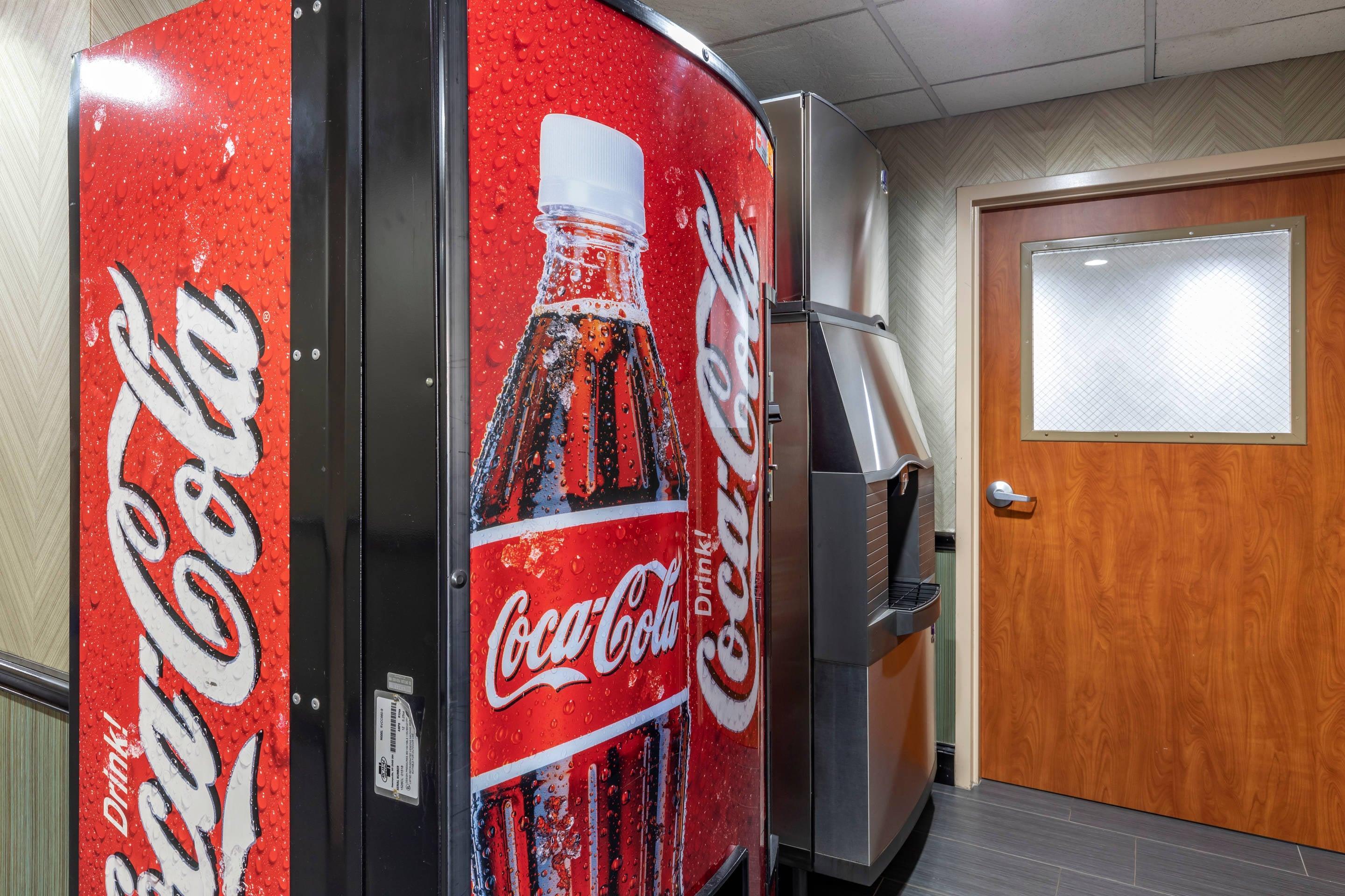 Hotel vending area | Comfort Inn & Suites Pauls Valley - City Lake
