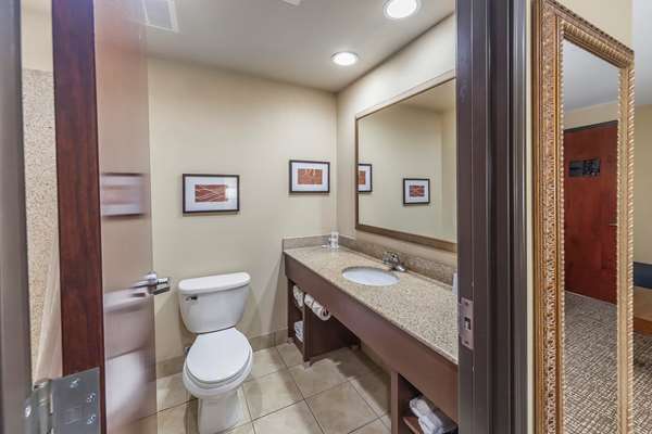  - Comfort Suites Yukon - I-40, Exit 138A &139B