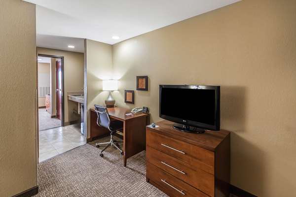 Suite - Comfort Suites Yukon - I-40, Exit 138A &139B
