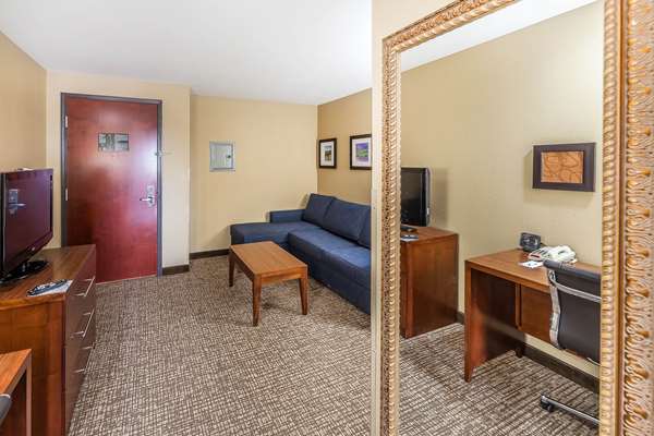  - Comfort Suites Yukon - I-40, Exit 138A &139B