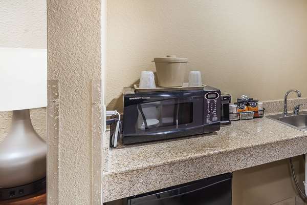 Suite - Comfort Suites Yukon - I-40, Exit 138A &139B