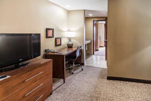 Suite - Comfort Suites Yukon - I-40, Exit 138A &139B