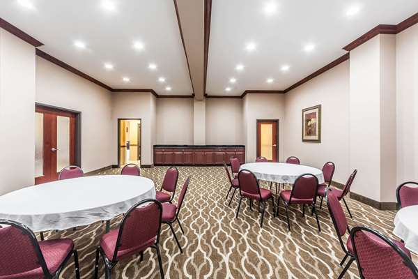  - Comfort Suites Yukon - I-40, Exit 138A &139B