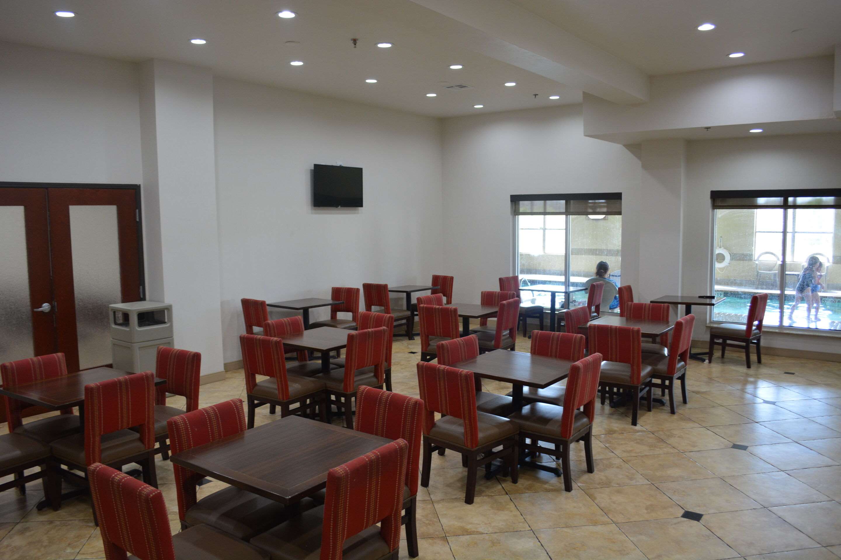 Breakfast area | Comfort Suites Yukon - SW Oklahoma City