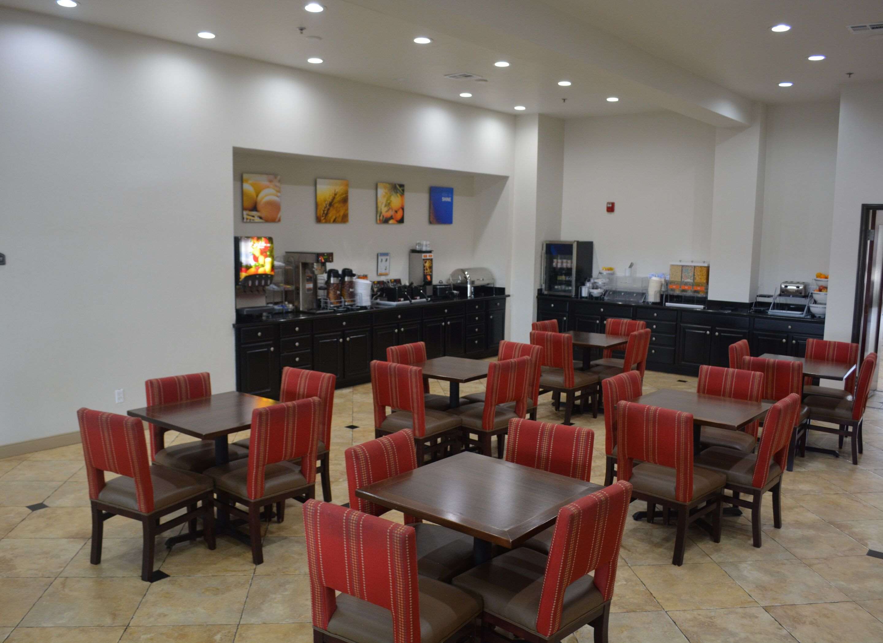 Spacious breakfast area | Comfort Suites Yukon - SW Oklahoma City