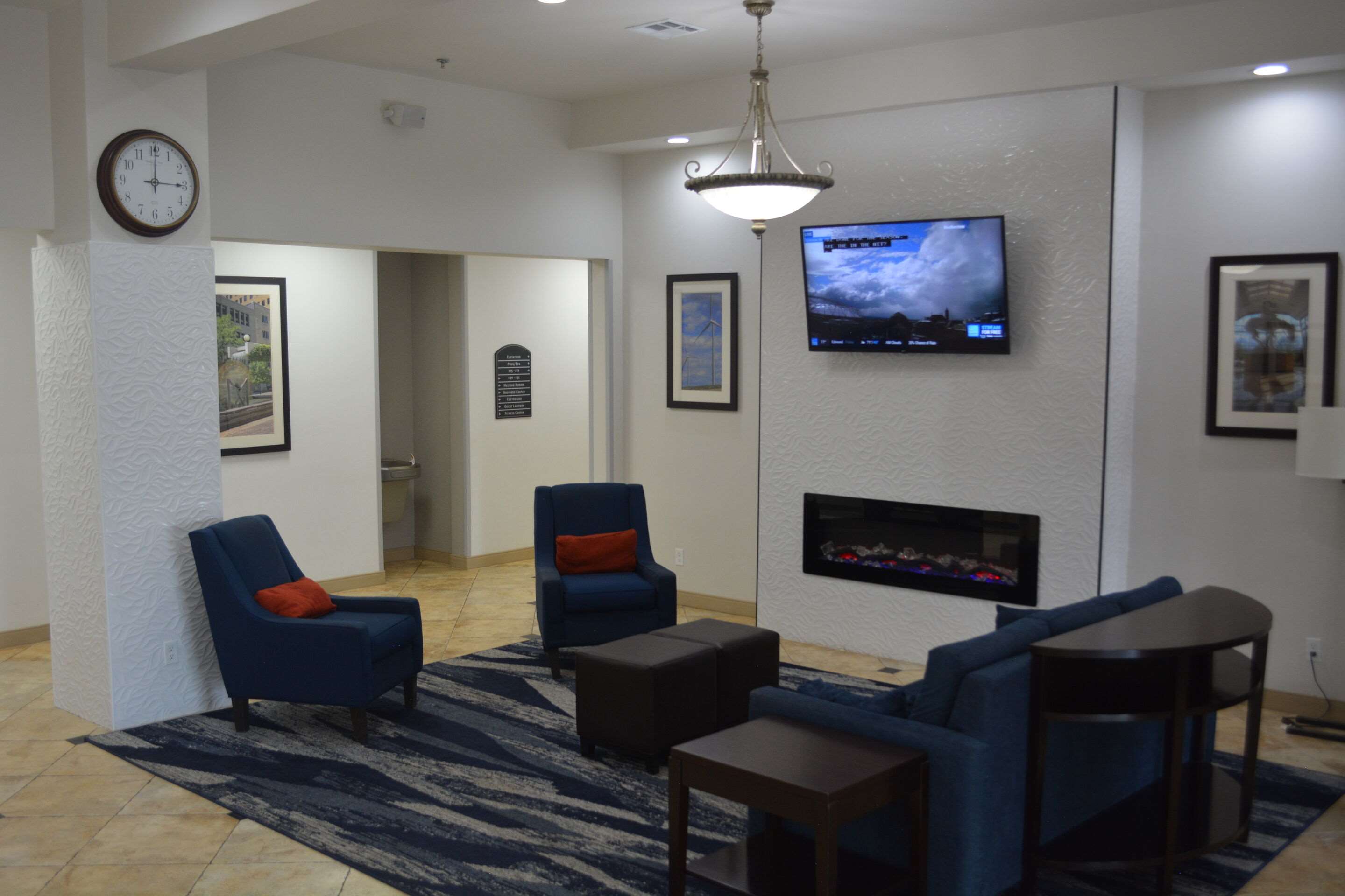 Lobby with sitting area | Comfort Suites Yukon - SW Oklahoma City