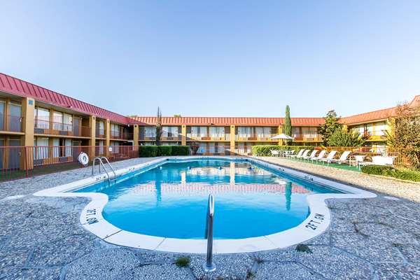 Pool - Quality Inn Ada