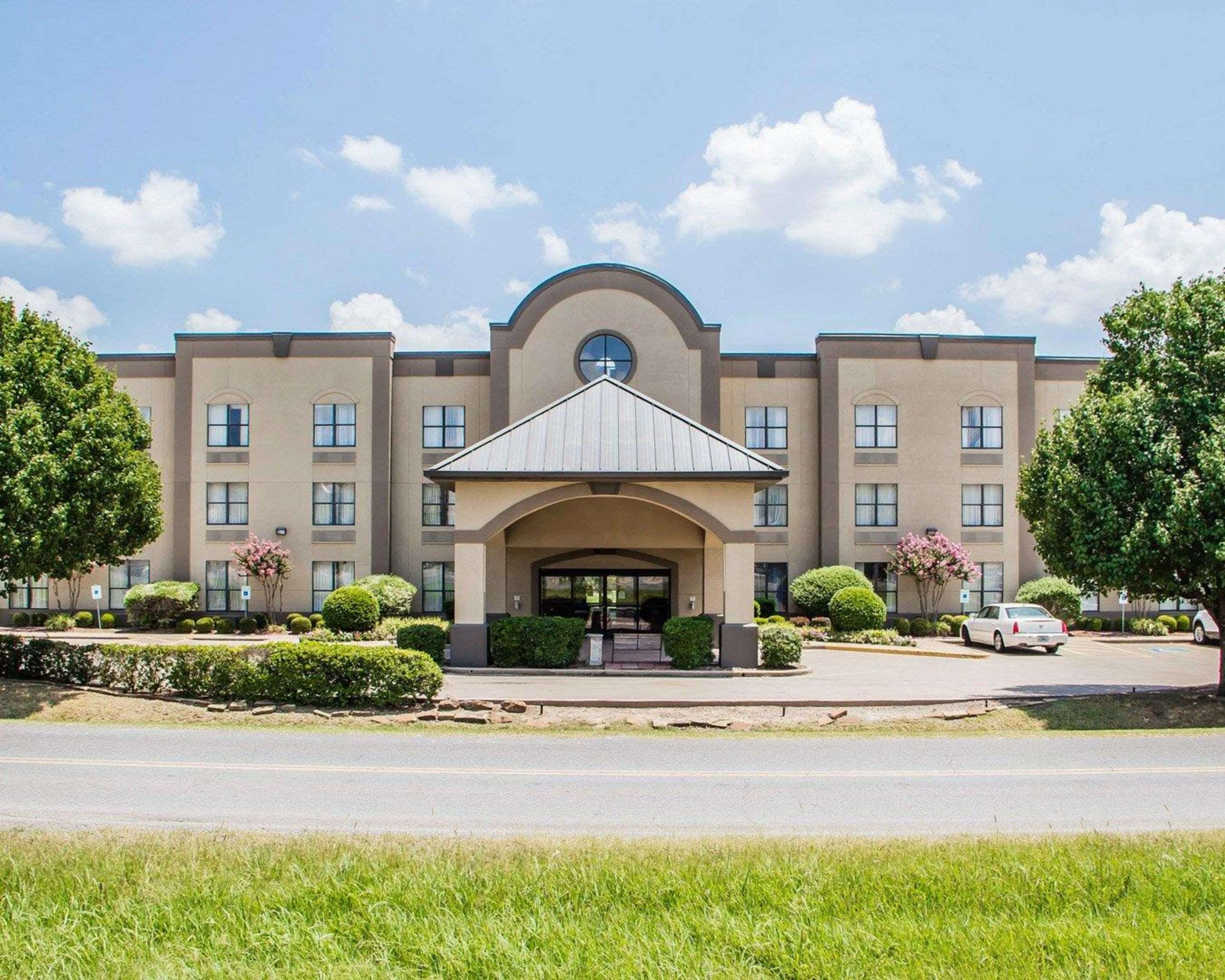 Hotel entrance | Comfort Suites McAlester