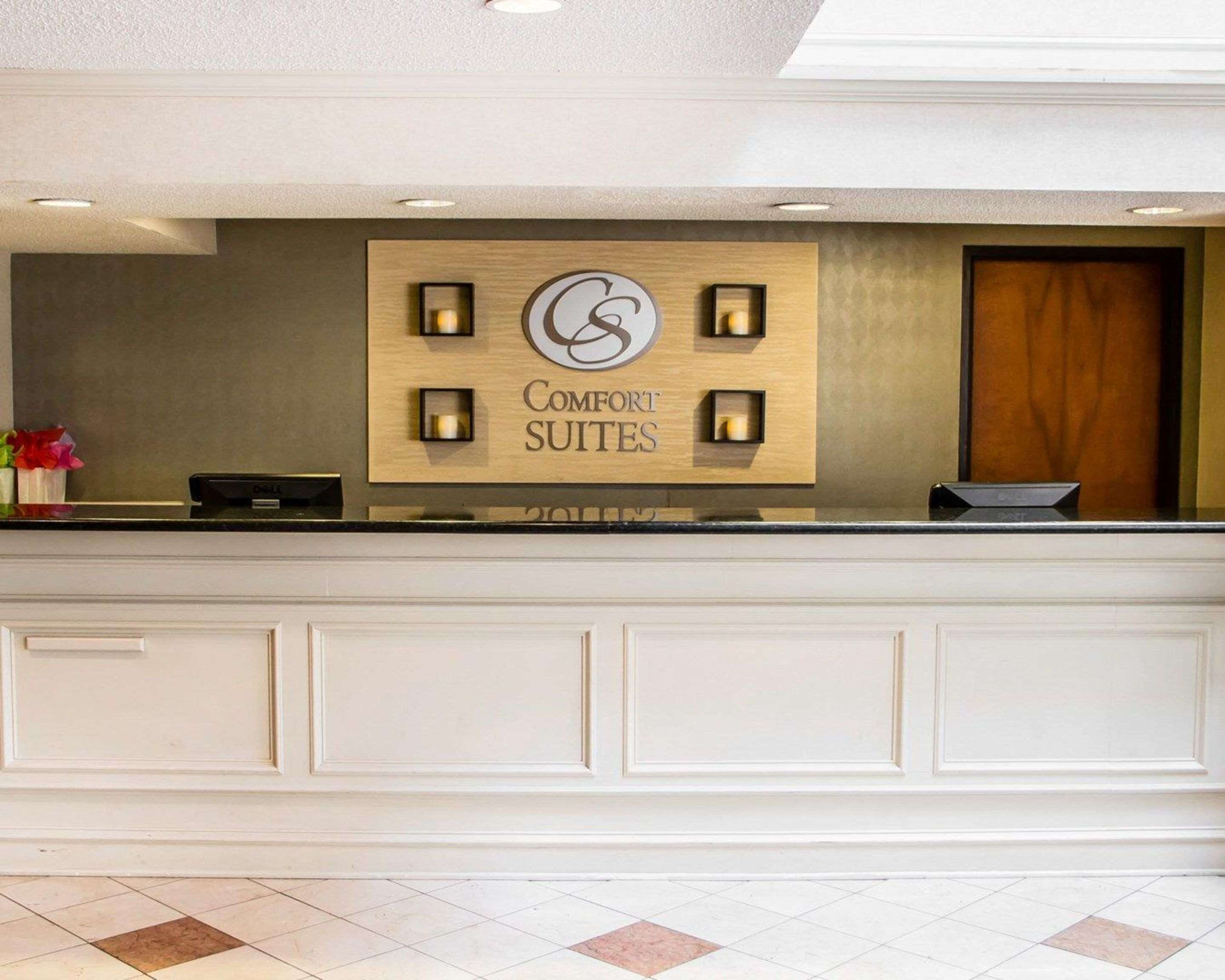 Front desk with friendly staff | Comfort Suites McAlester