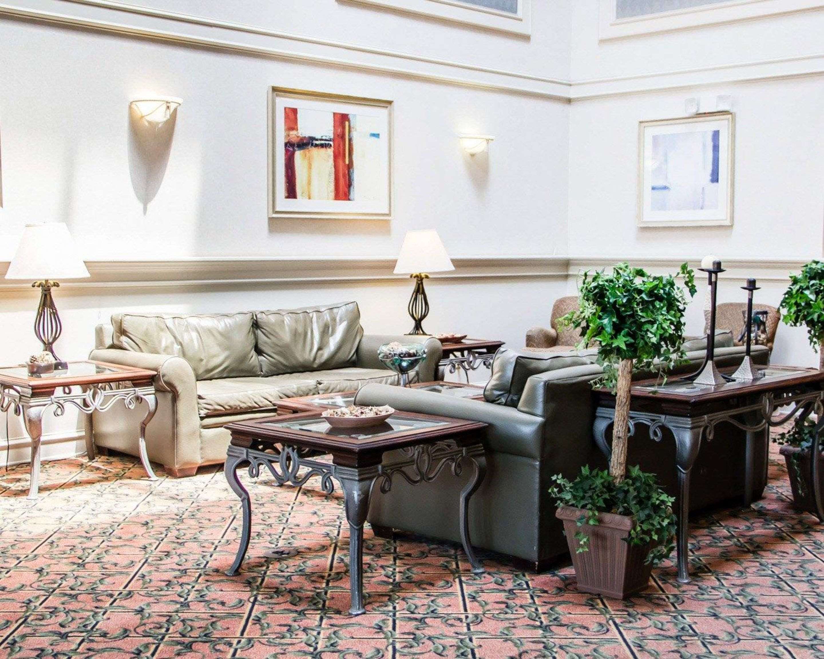 Lobby with sitting area | Comfort Suites McAlester