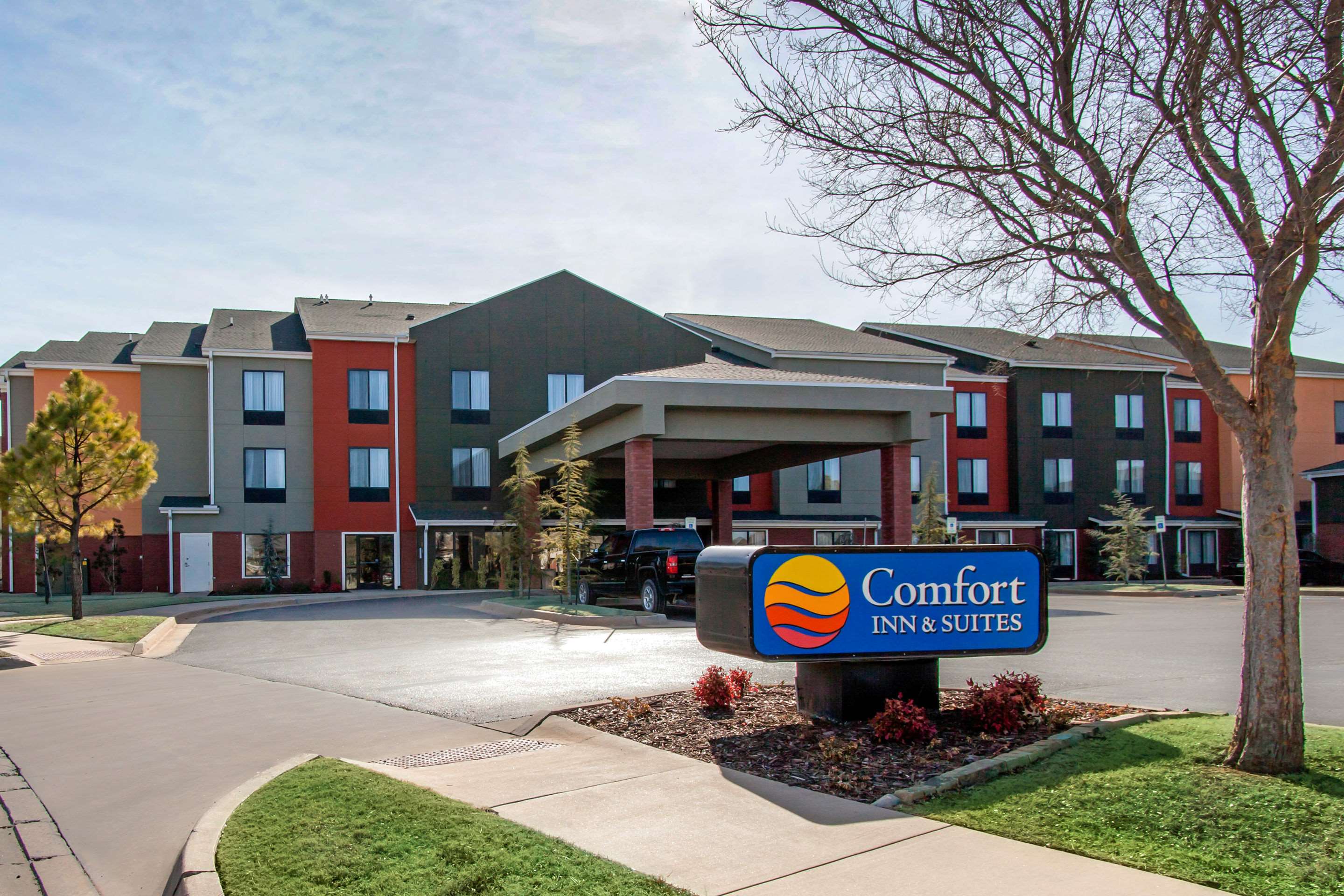Hotel exterior | Comfort Inn & Suites Norman near University