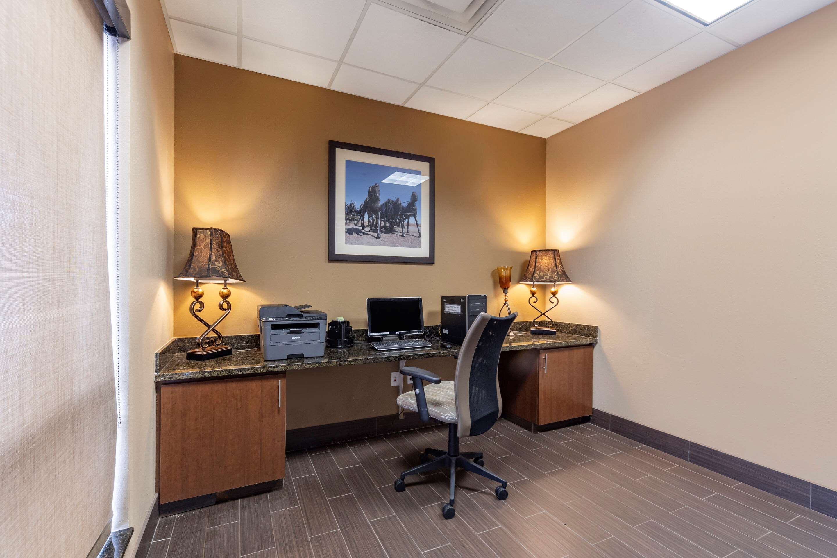 Business center | Comfort Inn & Suites Shawnee North near I-40