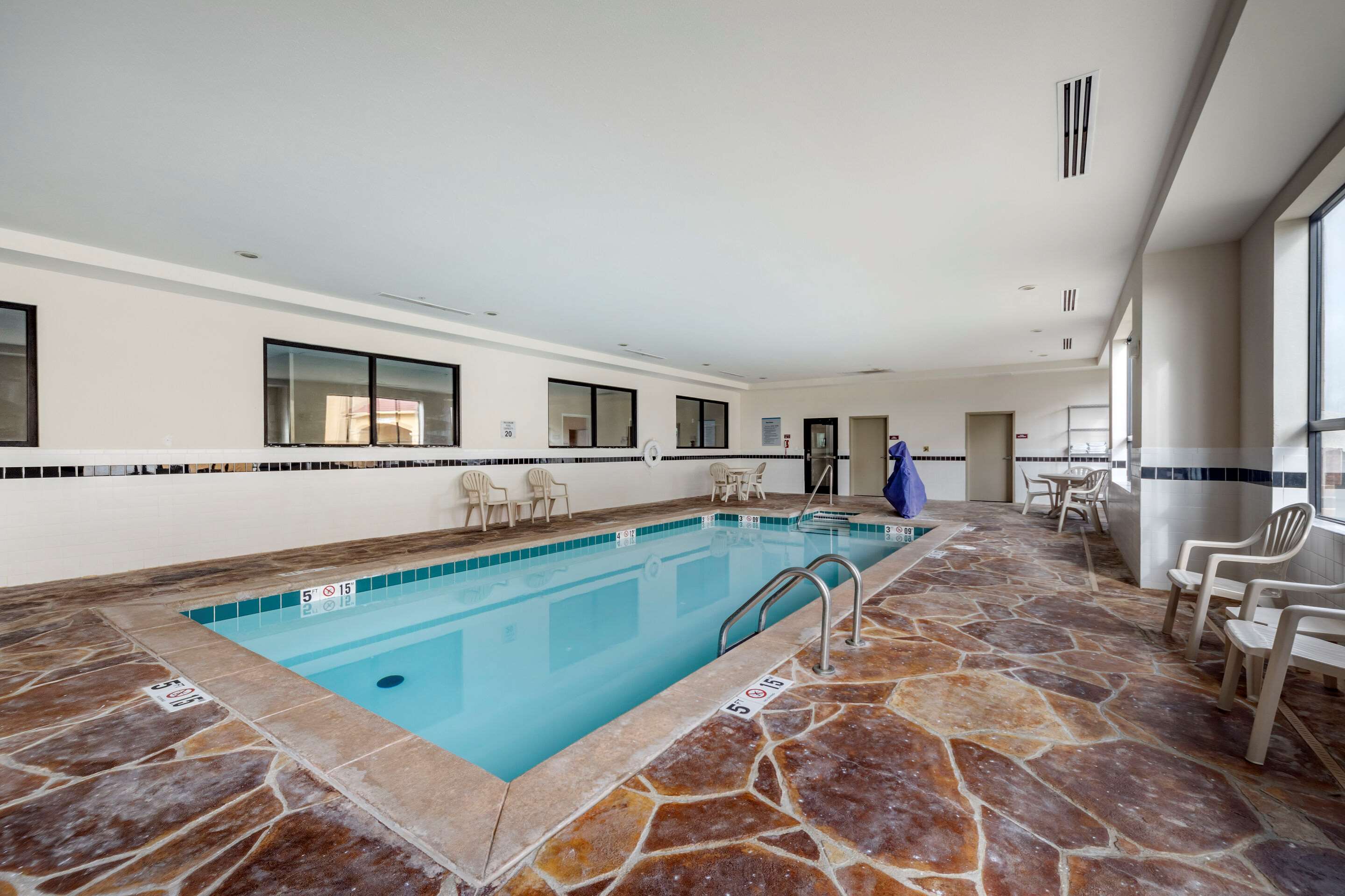 Indoor pool | Comfort Inn & Suites Shawnee North near I-40