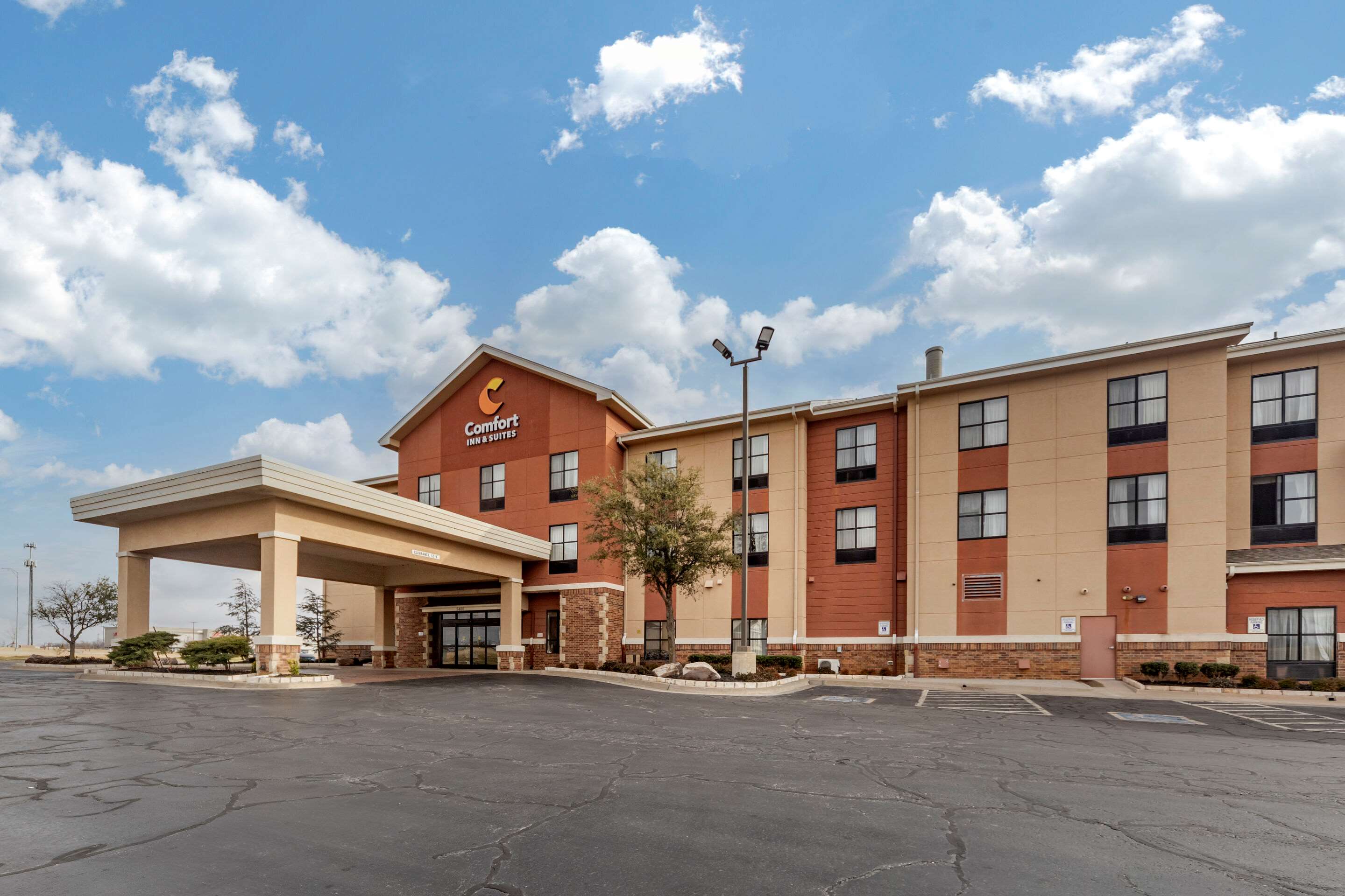 Hotel exterior | Comfort Inn & Suites Shawnee North near I-40
