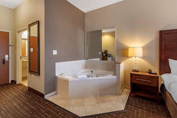  - Comfort Inn & Suites Shawnee - I-40, Exit 186