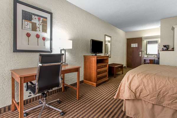 Suite - Clarion Hotel Broken Arrow