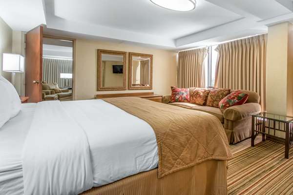 Suite - Clarion Hotel Broken Arrow