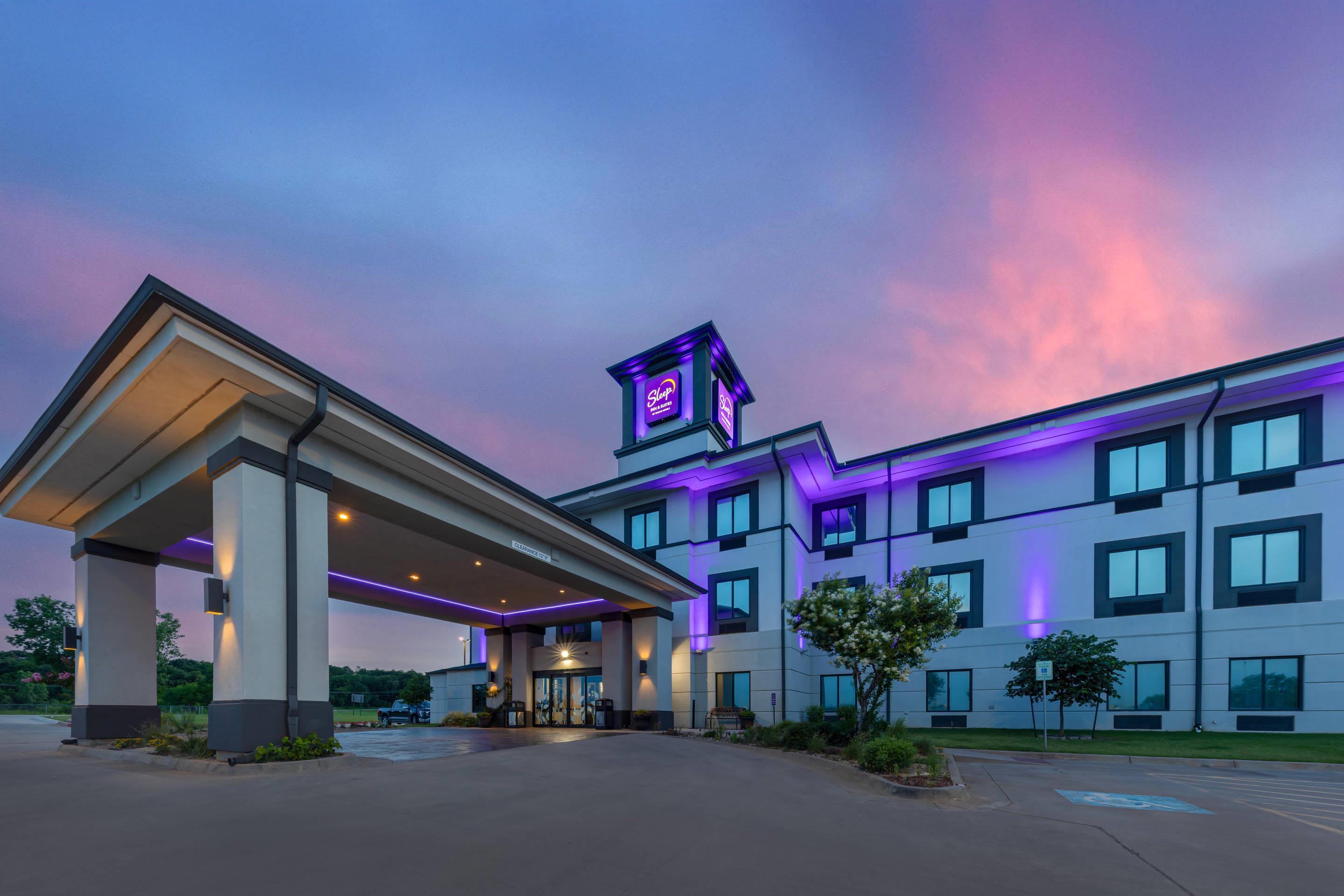 Hotel At Night | Sleep Inn & Suites Norman near University