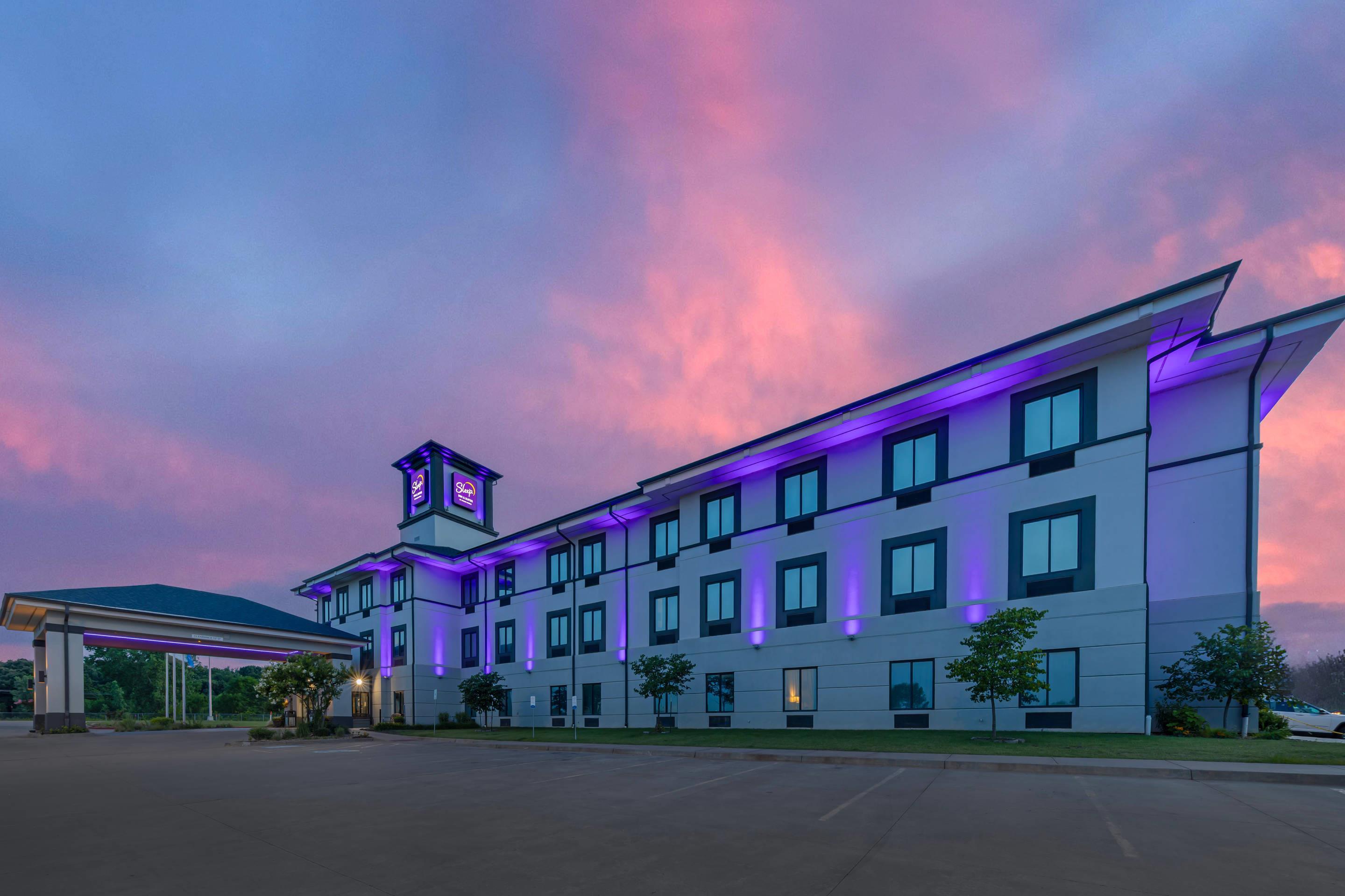 Hotel At Night | Sleep Inn & Suites Norman near University