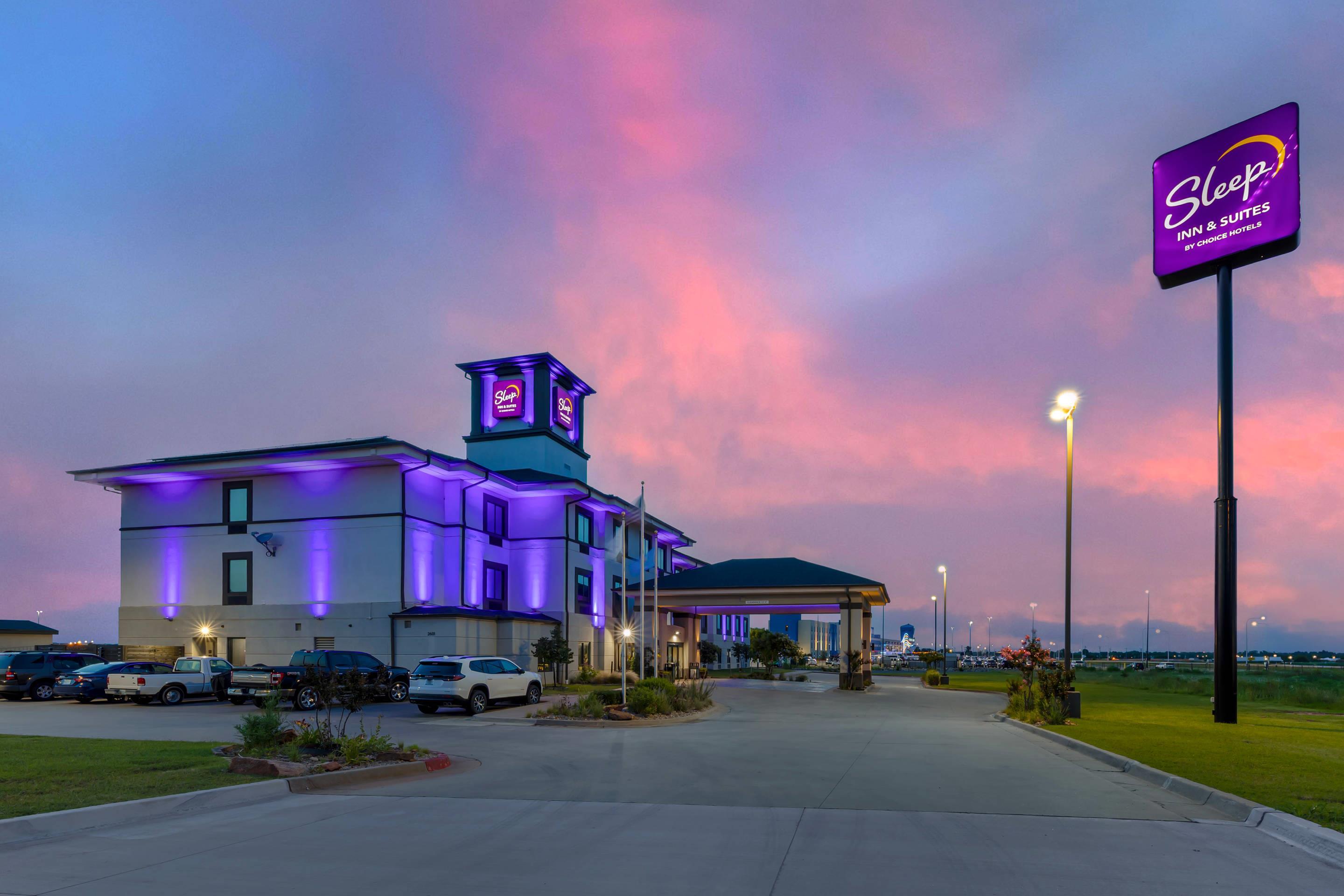 Hotel At Night | Sleep Inn & Suites Norman near University