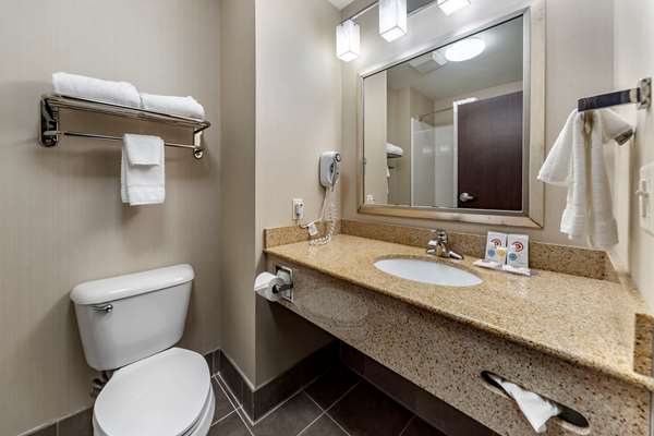  - Comfort Inn & Suites Airport Oklahoma City - I-40, Exit 144