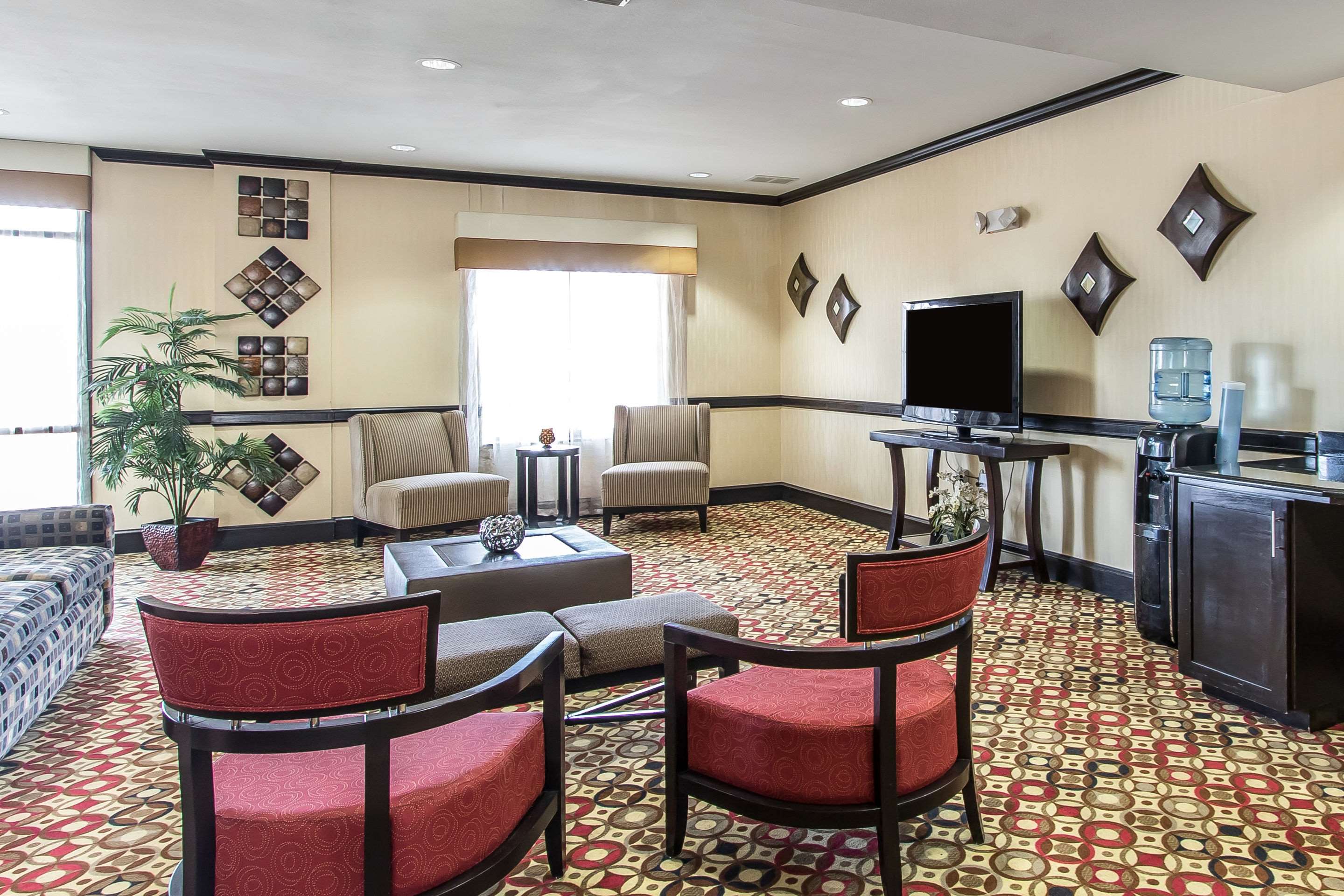 Hotel lobby | Comfort Suites Lawton Near Fort Sill