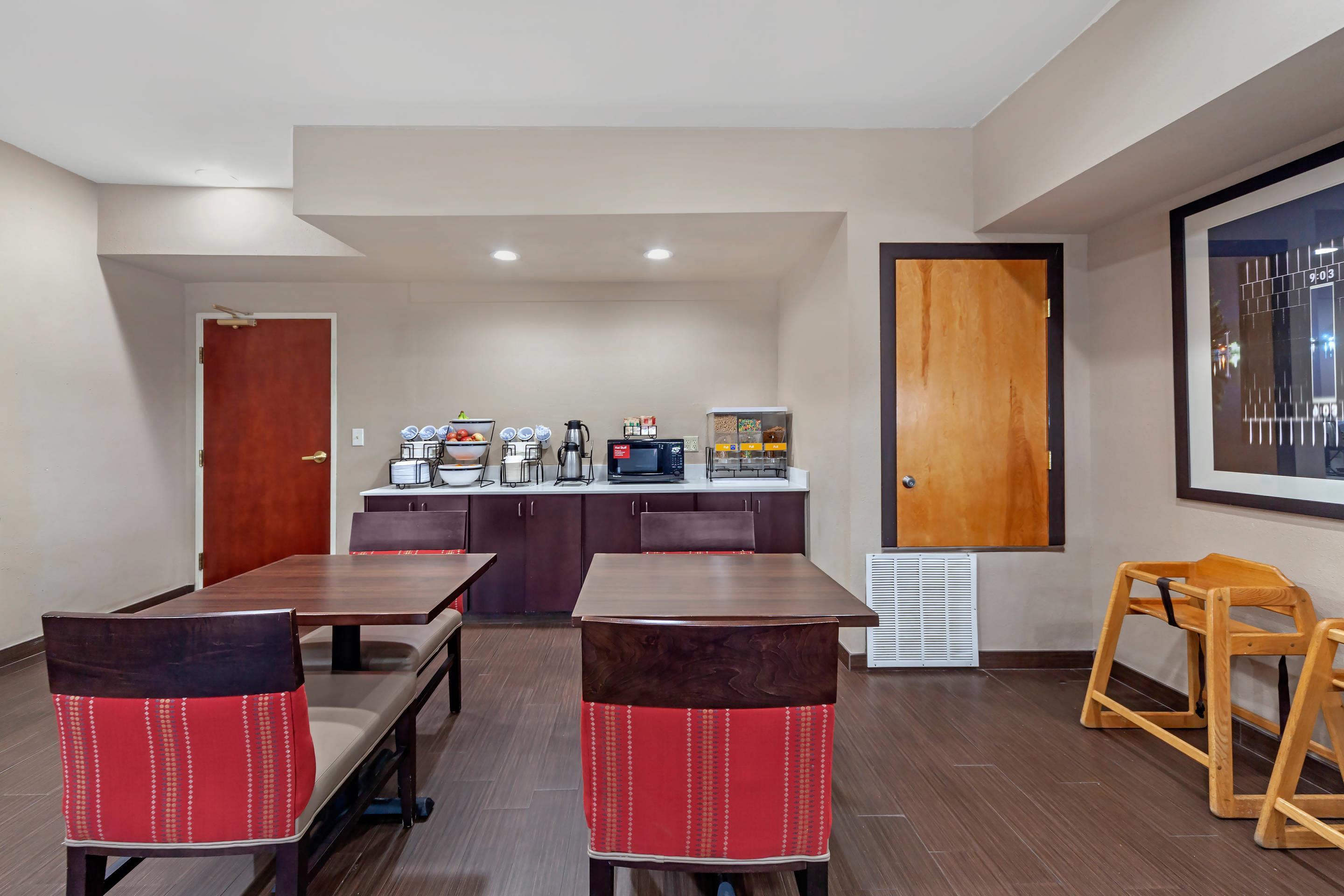 Breakfast area | Comfort Inn Oklahoma City